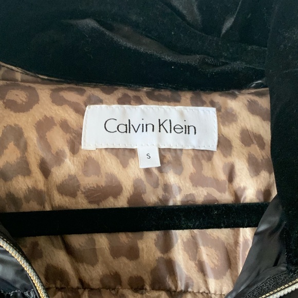 Calvin Klein lightweight puffer jacket - Picture 2 of 6